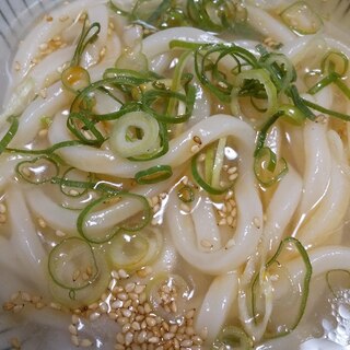 さっぱり塩味 ごま風味の塩うどん